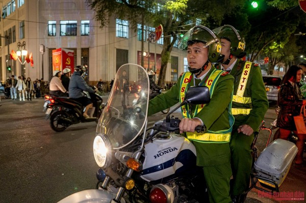 Công an Thủ đô với đêm giao thừa vì bình yên cho người dân ảnh 10