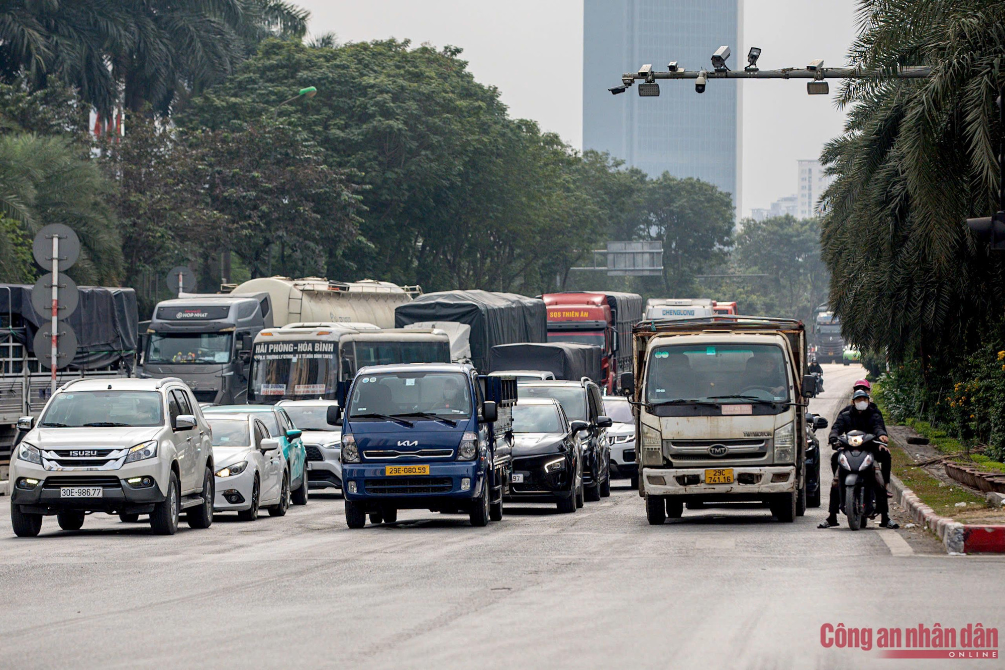 Ngày cuối nghỉ Tết, CSGT Hà Nội chốt trực đảm bảo giao thông đón người dân trở về -3