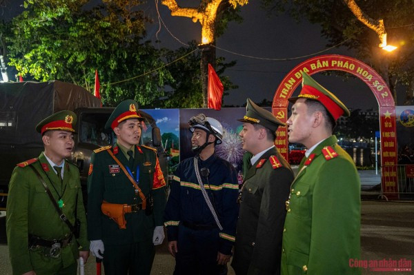 Việc chủ động triển khai phương án bảo đảm trật tự, an toàn giao thông, trật tự đô thị từ sớm đã góp phần phòng ngừa ùn tắc, tai nạn giao thông, giữ vững an ninh, trật tự, tạo điều kiện để nhân dân Thủ đô đón Tết Dương lịch năm 2026 trong không khí vui tươi, an toàn, văn minh.