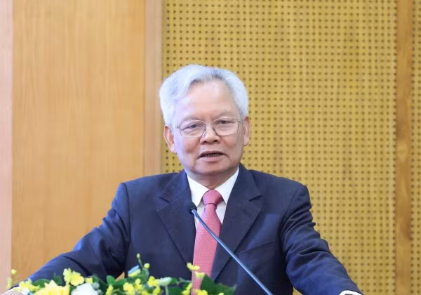 Giáo sư, Tiến sĩ Tạ Ngọc Tấn truyền đạt một số vấn đề mới về quá trình chuẩn bị và văn kiện trình Đại hội XIV của Đảng.