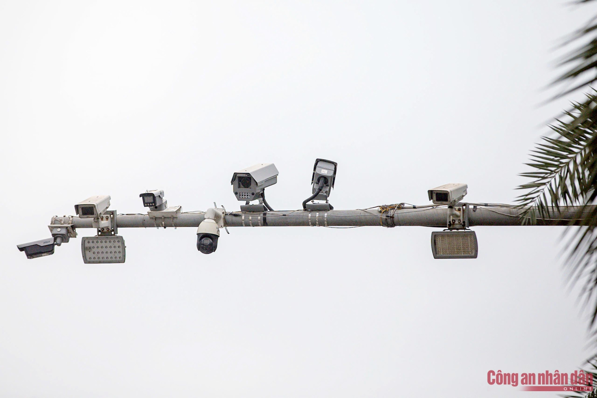 Ngày cuối nghỉ Tết, CSGT Hà Nội chốt trực đảm bảo giao thông đón người dân trở về -1