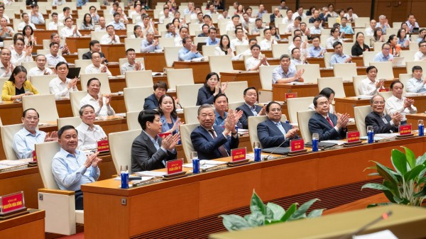 Tổng Bí thư Tô Lâm, Chủ tịch nước Lương Cường, Thủ tướng Chính phủ Phạm Minh Chính, Chủ tịch Quốc hội Trần Thanh Mẫn, Thường trực Ban Bí thư Trần Cẩm Tú với các đại biểu dự hội nghị.