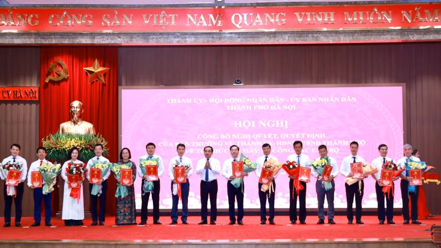Hà Nội công bố 47 quyết định về công tác cán bộ 