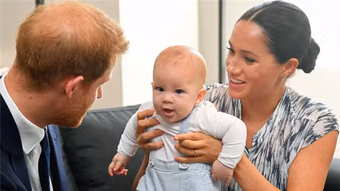 Meghan tiết lộ khoảnh khắc sinh tử của con trai trước khi rời hoàng gia Anh