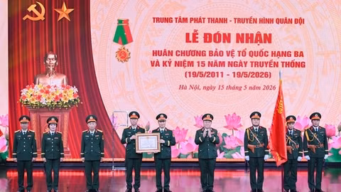 Trung tâm Phát thanh - Truyền hình Quân đội đón Huân chương bảo vệ Tổ quốc hạng Ba