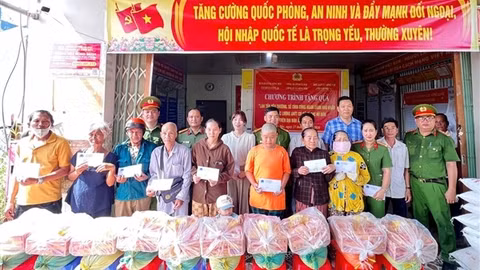 Công an Cà Mau: Nhiều hoạt động tri ân gia đình chính sách, người có công