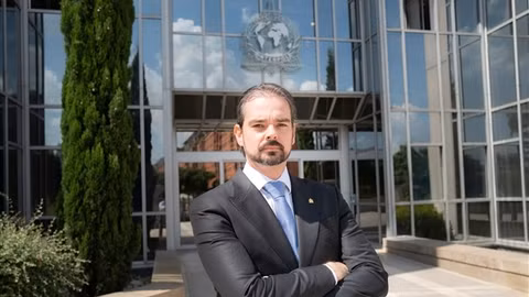 INTERPOL siết vòng vây với tội phạm dược phẩm trực tuyến