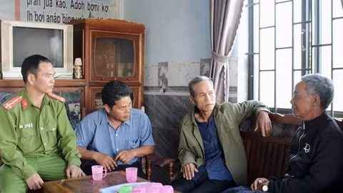 Hành trình hồi hương của những phận người lầm lỡ