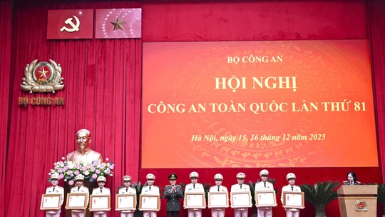 Nhiều tập thể, cá nhân có thành tích xuất sắc được khen thưởng tại Hội nghị Công an toàn quốc lần thứ 81