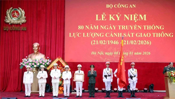 Lực lượng CSGT đón nhận Huân chương Quân công hạng Nhất