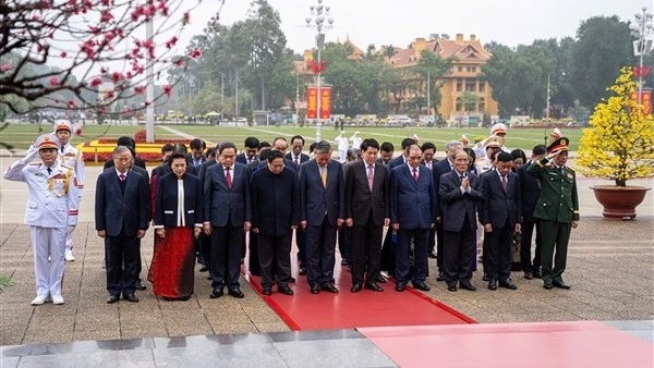 Lãnh đạo Đảng, Nhà nước vào Lăng viếng Bác và tưởng niệm các Anh hùng Liệt sĩ