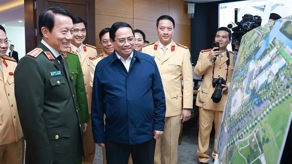 Thủ tướng kiểm tra, động viên các lực lượng Công an ứng trực dịp Tết