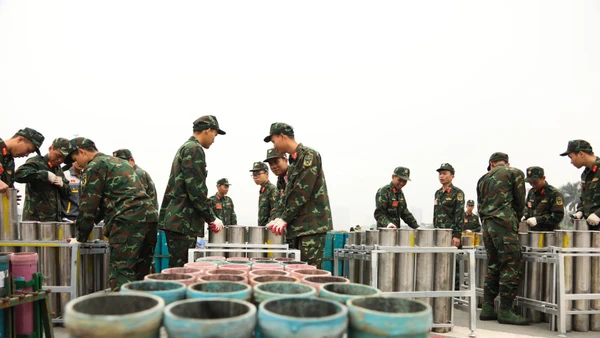 Cận cảnh trận địa pháo hoa quy mô lớn chào mừng Đại hội Đảng