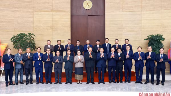 Tiếp tục làm sâu sắc quan hệ hợp tác giữa Bộ Công an Việt Nam và Bộ Công an Lào