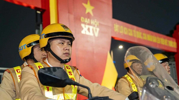 CSGT Thủ đô bám đường, giữ vững trật tự giao thông hướng tới Đại hội Đảng