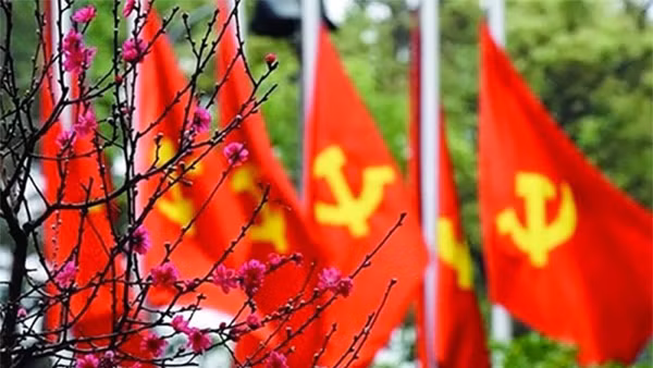 Vững bước dưới cờ Đảng