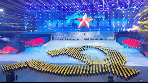 Hình ảnh ấn tượng của lực lượng CAND trong chương trình nghệ thuật chào mừng thành công Đại hội Đảng