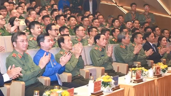 “Ngọn lửa tiên phong” - biểu tượng của tinh thần sẵn sàng dấn thân vì bình yên cuộc sống