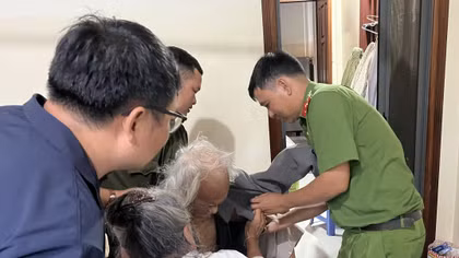 Những bước chân không mỏi đem căn cước đến với bà con