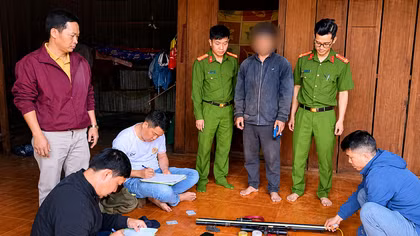 Lâm Đồng: Người dân giao nộp nhiều khẩu súng tự chế