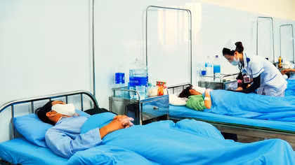 Hàng chục người nhập viện cấp cứu sau khi ăn bánh mỳ
