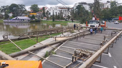 Tháo dỡ dàn nhạc nước gần 10 tỷ đồng tại hồ Xuân Hương Đà Lạt