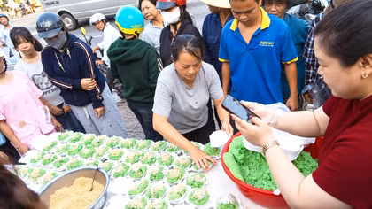 Những hộp xôi nghĩa tình ở vùng xa Mađaguôi