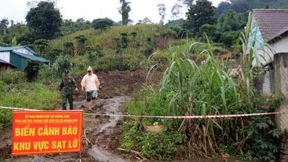 Sụt lún, nứt đất đe dọa 78 hộ dân ở Lâm Đồng