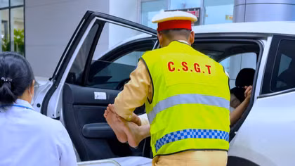 CSGT Lâm Đồng mở đường 30km, đưa người bục ruột đi cấp cứu