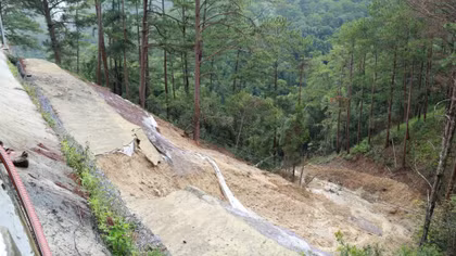 Xuất hiện điểm sạt lở mới trên đèo Prenn Đà Lạt