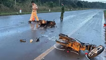 Hai xe mô tô đối đầu lúc rạng sáng, 4 người thương vong
