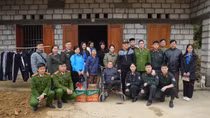 Công an tỉnh Cao Bằng tặng quà cho người khuyết tật