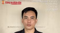 Tên cướp trốn lệnh truy nã đặc biệt nguy hiểm đã ra đầu thú