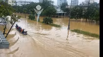 Xử lý nghiêm hành vi lợi dụng lũ lụt để nâng giá; phát hàng hết hạn, quảng cáo cờ bạc