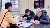 Rủ bạn đi bốc đầu xe máy thì bị người dân báo CSGT
