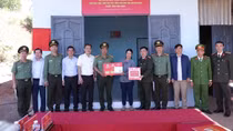 Công an Lâm Đồng bàn giao thêm 5 căn nhà cho người dân các xã biên giới