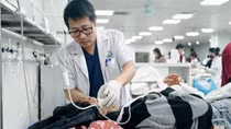 Bệnh viện Việt Đức và Bạch Mai tập trung cứu chữa các cho nạn nhân vụ lật xe ở Lào Cai