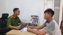 Bắt đối tượng cướp giật tài sản của 2 phụ nữ đang chạy xe trên phố