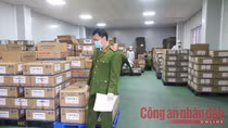 Triệt phá xưởng sản xuất sữa bột giả quy mô cực lớn với gần 600 chủng loại