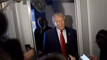 Tổng thống Trump dọa áp thêm 50% thuế với hàng Trung Quốc, nâng tổng thuế lên 104%