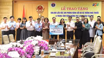 Bộ Y tế tiếp nhận 500.000 liều vaccine sởi do FPT Long Châu trao tặng