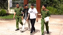 Bắt giữ 8 đối tượng vào hội chợ uy hiếp tiểu thương, đòi tiền bảo kê