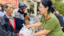 Cụm thi đua số 9, Bệnh viện 19-8: Khám bệnh, phát thuốc cho người dân vùng lũ Hoà Mỹ