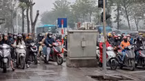 Đề xuất tắt tín hiệu đèn, rào chắn 1 ngã tư trên tuyến đường 8 làn xe ở Hà Nội