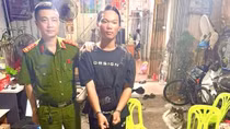 Khởi tố 5 đối tượng vận chuyển bạc qua biên giới