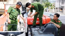 Bắt nhiều vụ buôn lậu máy gặt đập liên hợp từ Campuchia