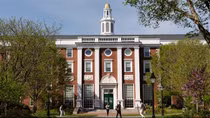 Mỹ thu hồi giấy phép tuyển du học sinh của Harvard