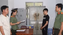 Khởi tố, bắt tạm giam đối tượng mang súng tìm nhân viên quán nhậu để giải quyết