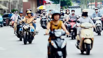 Nữ sinh hỏng xe được CSGT chở tới trường thi