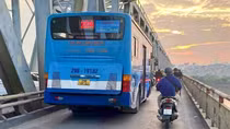Người dân bức xúc xe buýt đi ẩu, CSGT xác minh xử phạt
